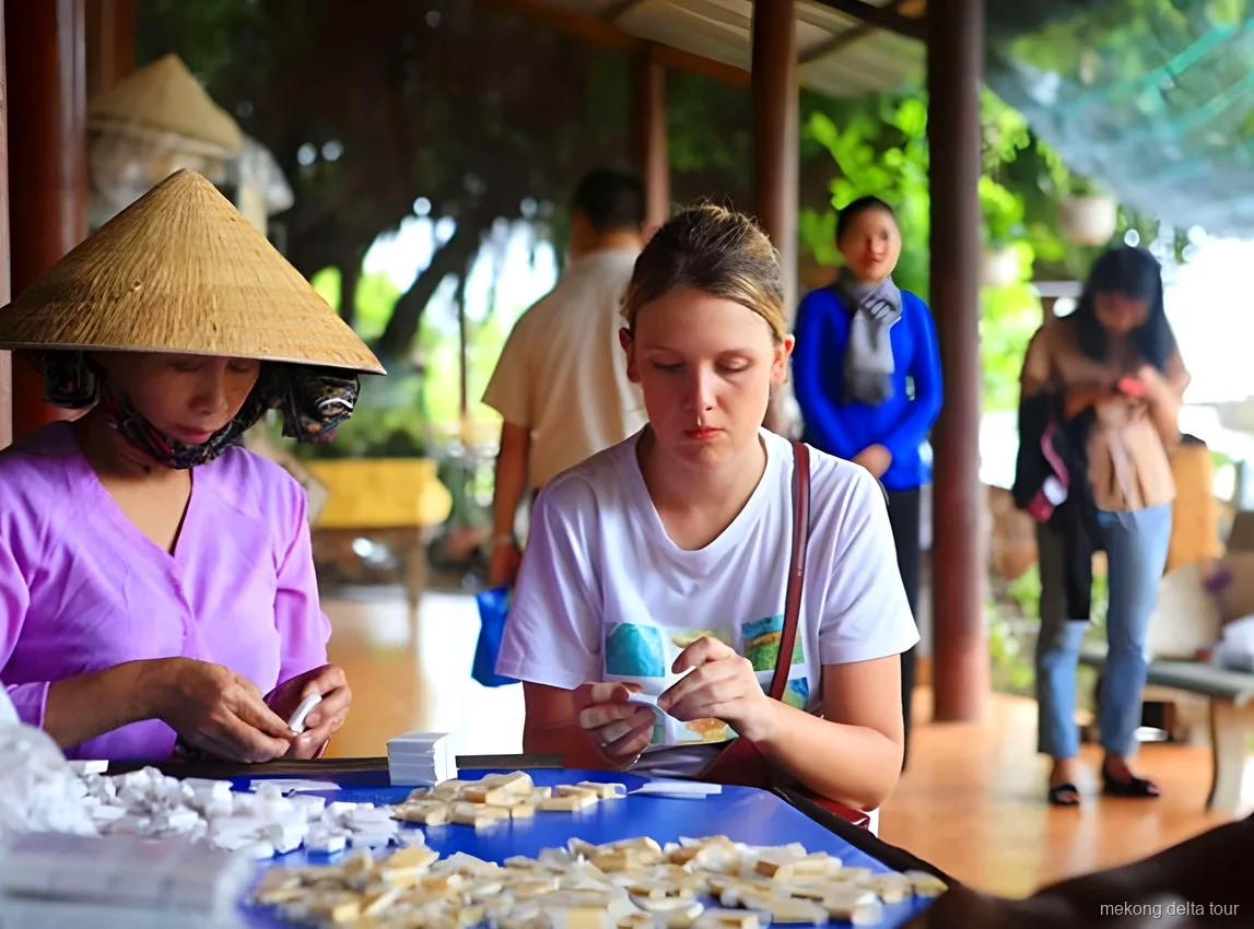 Lacquerware artisan workshop visited before the Cu Chi Tunnels