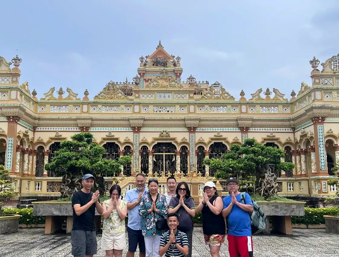 Honey farm tasting stop on Thoi Son Island