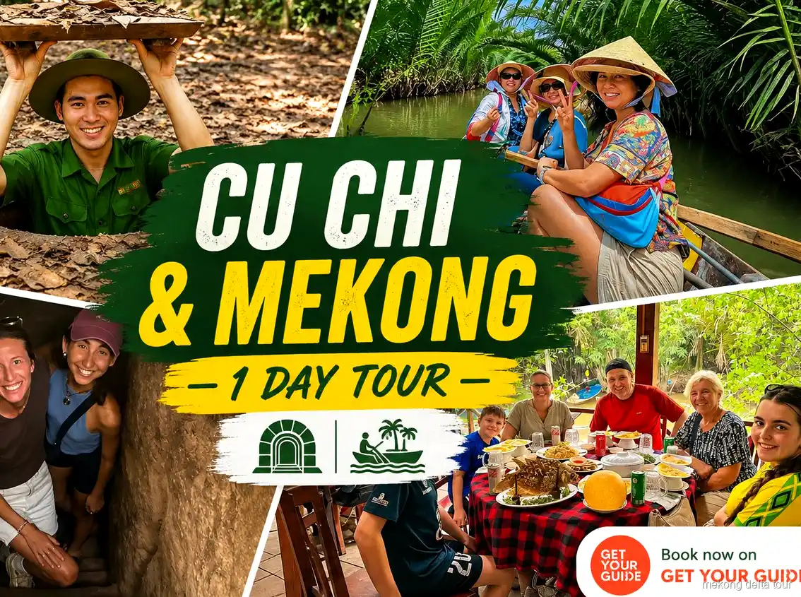 Guide menant un petit groupe à travers les tunnels de Cu Chi lors de l'excursion combinée tunnels de Cu Chi et delta du Mékong